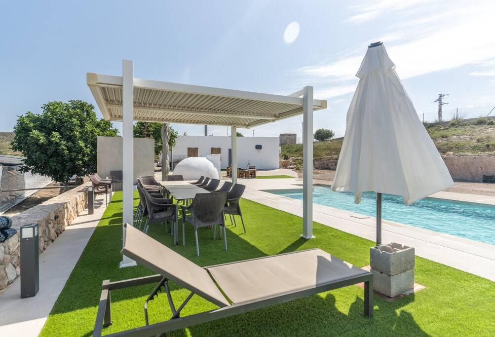Villa De Fernan Perez นีคาร์ ภายนอก รูปภาพ