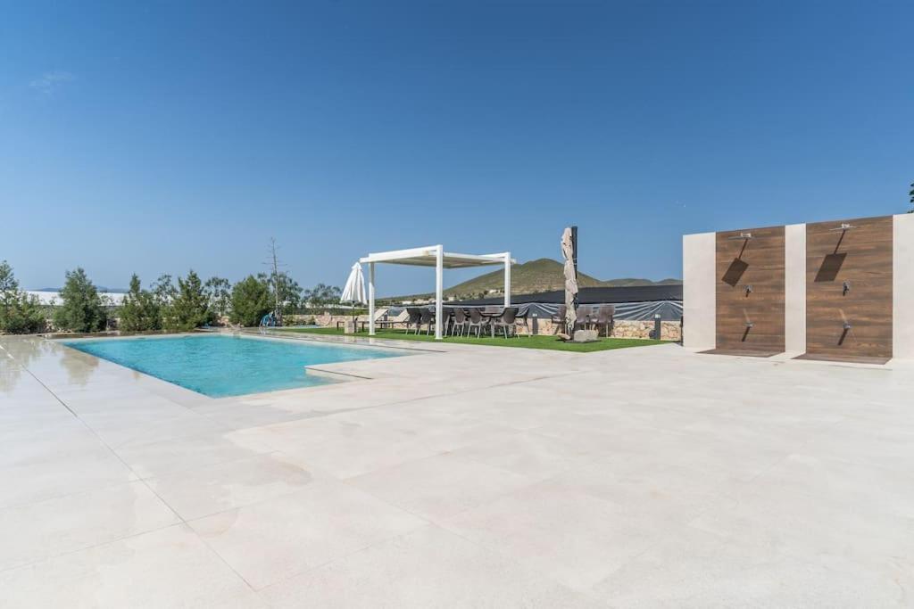 Villa De Fernan Perez นีคาร์ ภายนอก รูปภาพ